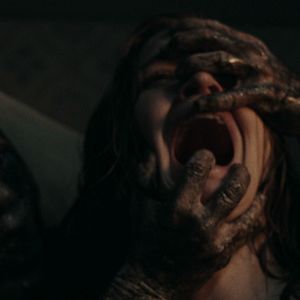 Bilder The Communion Girl