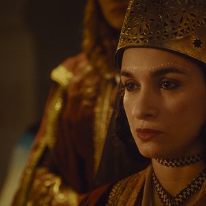 Bilder Adila Bendimerad