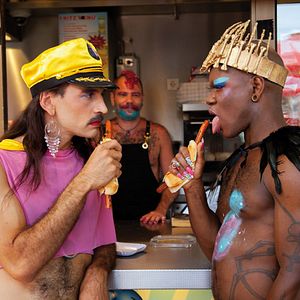 Bilder Captain Faggotron Saves The Universe