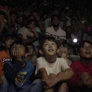 Bilder Picknick in Moria - Blue Red Deport