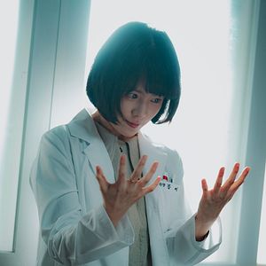 Bilder Behind Your Touch