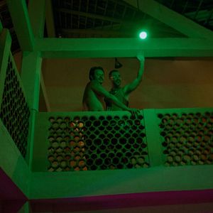 Bilder Rotting in the Sun