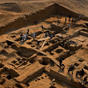 Bilder Unbekannt: Die vergessene Pyramide