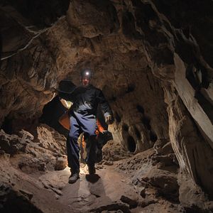 Bilder Unbekannt: Die Knochenhöhle
