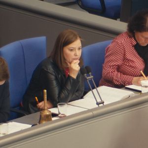 Bilder Frauen in Landschaften