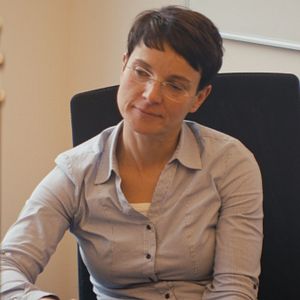 Bilder Frauen in Landschaften