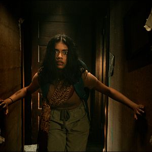 Bilder It Lives Inside