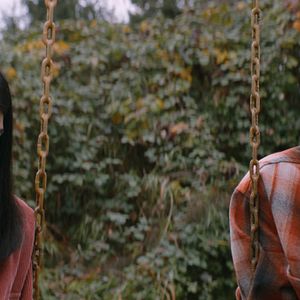 Bilder It Lives Inside