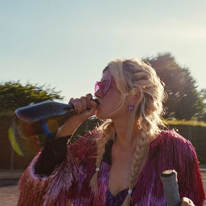 Bilder Alison Oliver