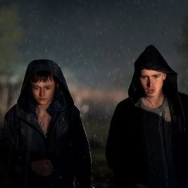 Bilder A Murder At The End Of The World