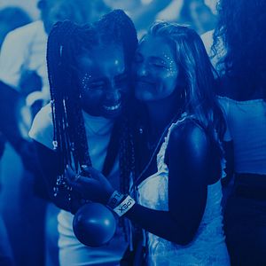 Bilder Mia McKenna-Bruce