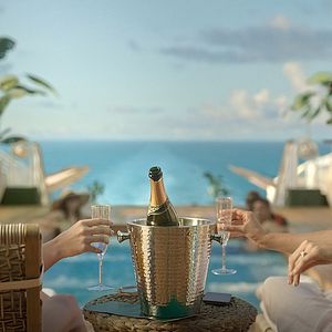 Bilder Death and Other Details