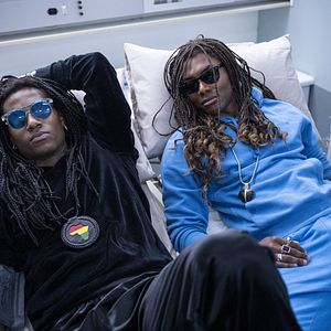 Bilder Girl You Know It's True