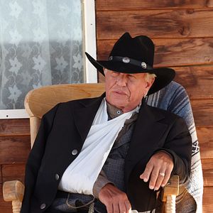 Bilder A Tale Of Two Guns