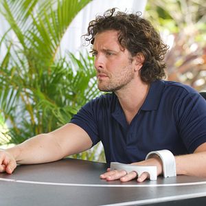 Bilder Us Or Them - Spiel auf Leben und Tod