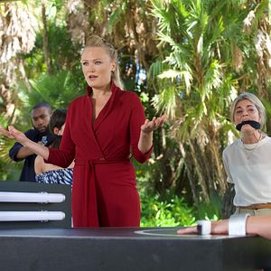 Bilder Us Or Them - Spiel auf Leben und Tod