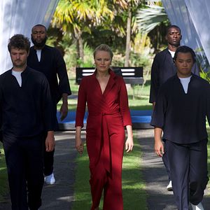 Bilder Us Or Them - Spiel auf Leben und Tod