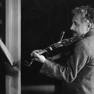 Bilder Einstein und die Bombe