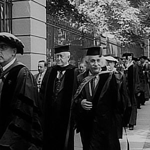 Bilder Einstein und die Bombe