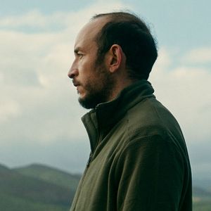 Bilder  Behind the Mountains