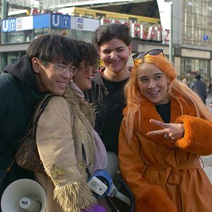 Bilder Niemals allein, immer zusammen