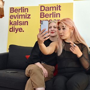 Bilder Niemals allein, immer zusammen