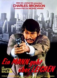 Filmposter von Ein Mann geht über Leichen