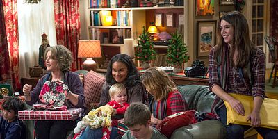 Poster der Serie What To My Wondering Eyes