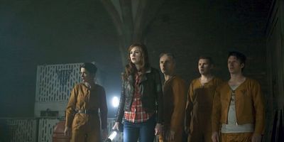 Poster der Serie The Almost People