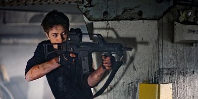 Poster der Serie Love and Other Acts of Courage