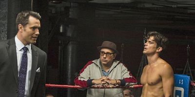 Poster der Serie Gloves Off