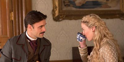 Poster der Serie Closer Than Sisters