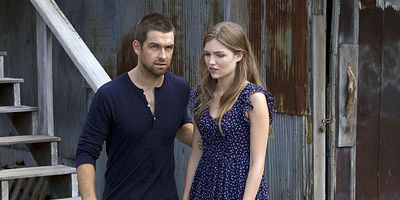 Poster der Serie We Shall Live Forever