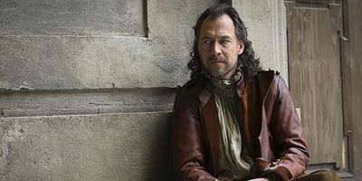 Poster der Serie Keep Your Friends Close