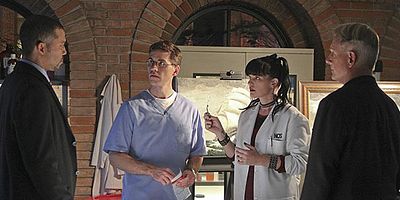 Poster der Serie Falscher Ort, falsche Zeit