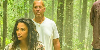 Poster der Serie Die Kuppel lügt