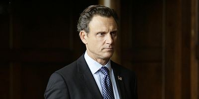 Poster der Serie Heavy is the Head