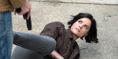 Poster der Serie Vertraue niemandem