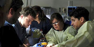 Poster der Serie We Plug Holes