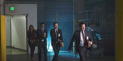 Poster der Serie US vs UN vs UK