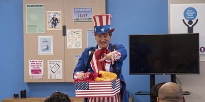 Poster der Serie Rot vs. Gold