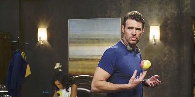 Poster der Serie The Miseducation of Susan Ross