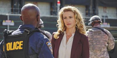 Poster der Serie There's a Crack in Everything