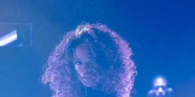 Poster der Serie Verschiedene Welten