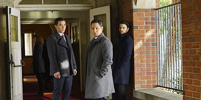 Poster der Serie Go Cry Somewhere Else