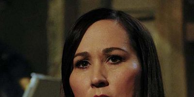 Poster der Serie Magnifying Glass