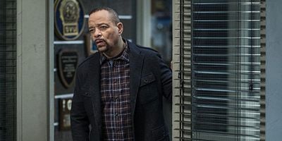 Poster der Serie Know It All