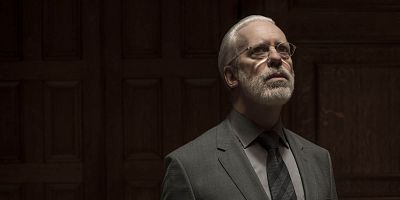 Poster der Serie What Family Actually Means