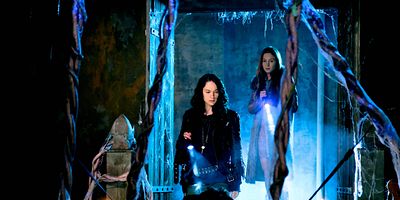 Poster der Serie Shed Your Skin