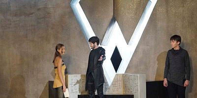 Poster der Serie Divide and Conquer